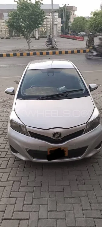 Toyota Vitz 2013 for Sale in Bahawalpur Image-1