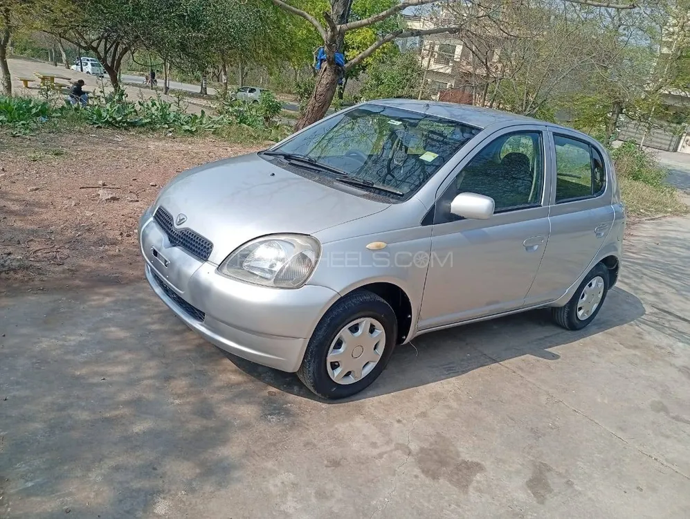 Toyota Vitz 2000 for Sale in Islamabad Image-1