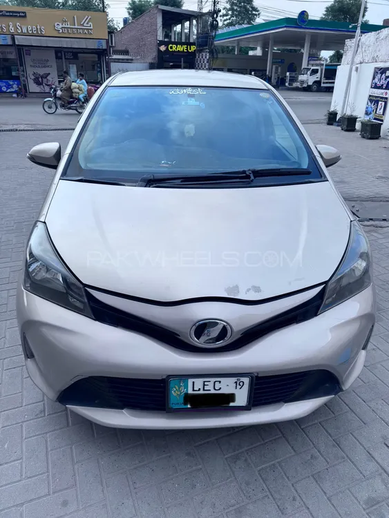 Toyota Vitz 2015 for Sale in Multan Image-1