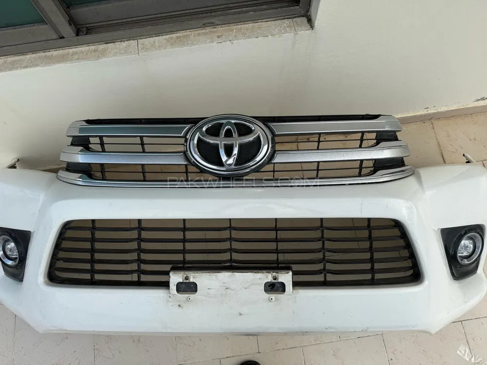 hilux revo bumper Image-1