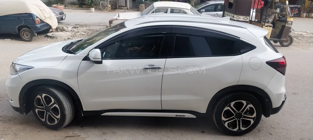 Honda Vezel 2015 for Sale in Karachi Image-1