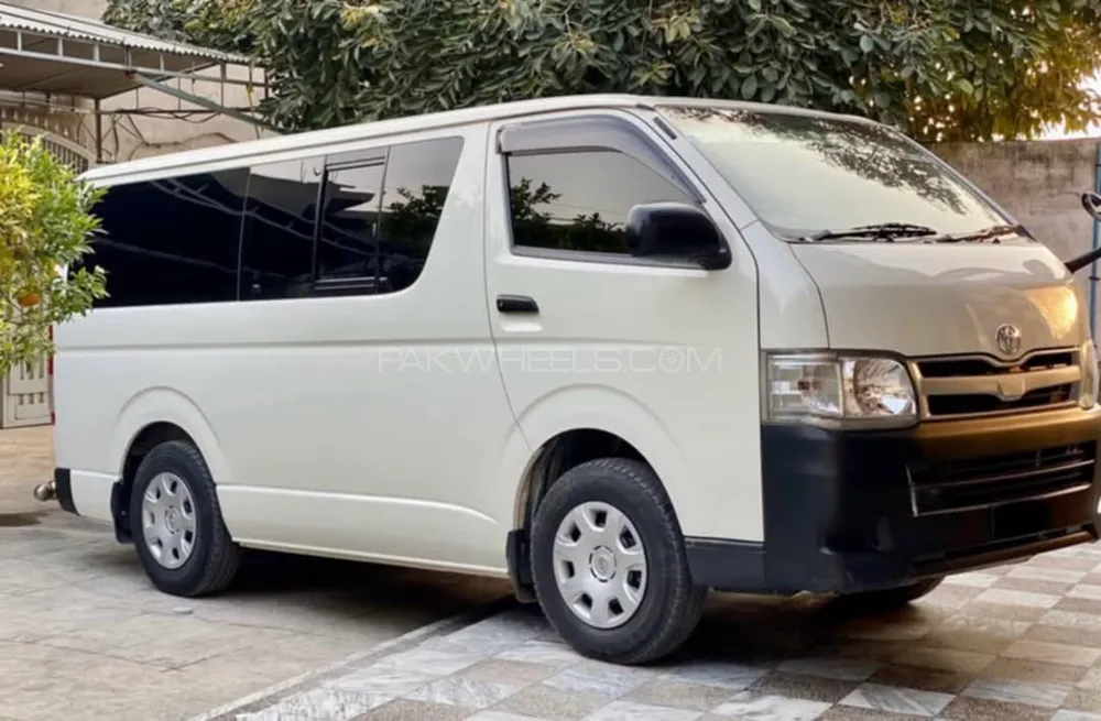 Toyota Hiace 2013 for Sale in Quetta Image-1