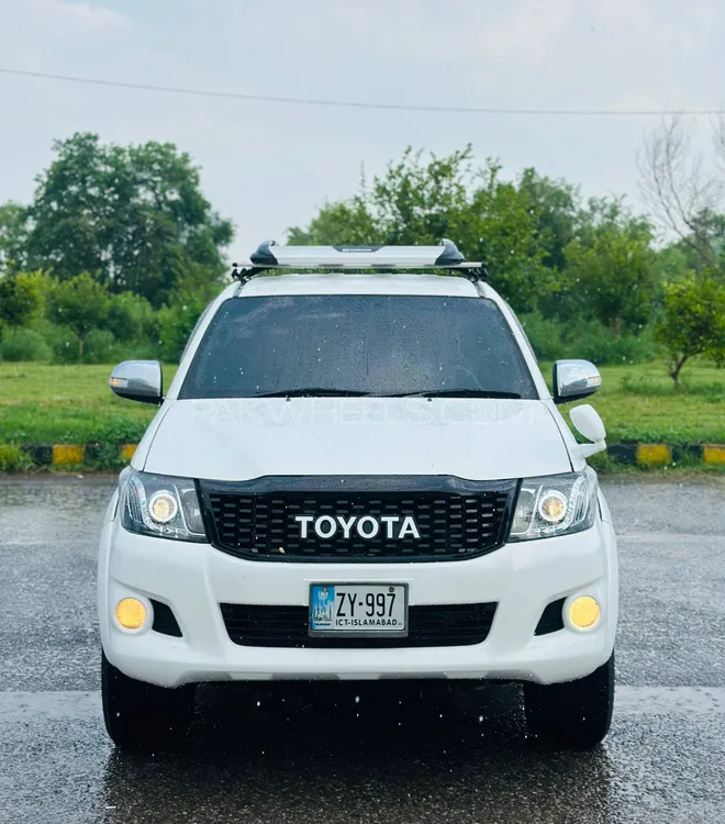 Toyota Hilux 2015 for Sale in Islamabad Image-1
