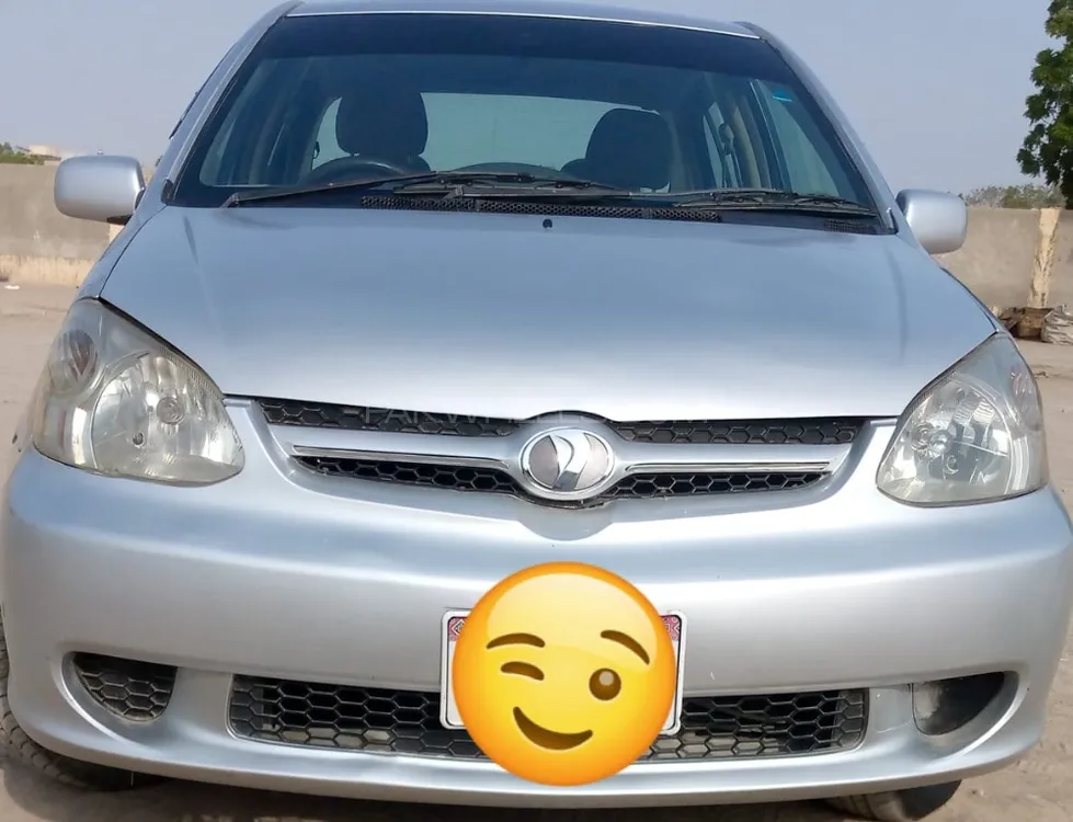 Toyota Platz 2005 for Sale in Karachi Image-1