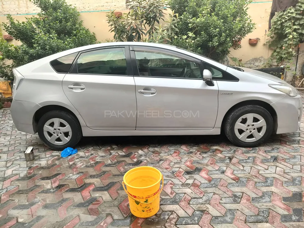 Toyota Prius 2011 for Sale in Peshawar Image-1