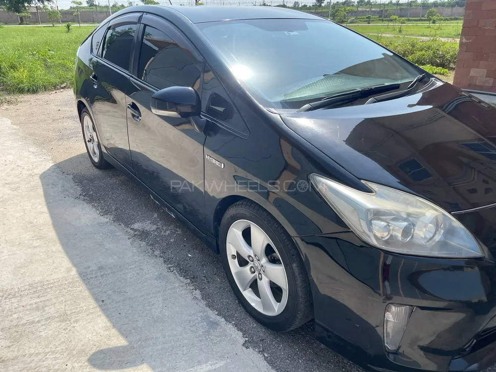 Toyota Prius 2011 for Sale in Karachi Toyota Prius 2011 for Sale in Karachi Image-3