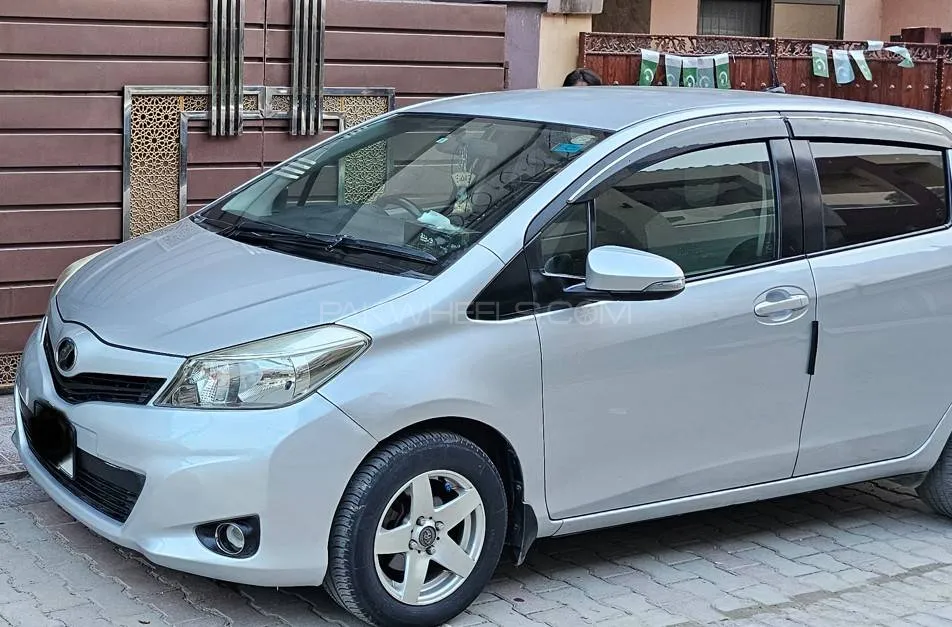 Toyota Vitz 2010 for Sale in Lahore Image-1