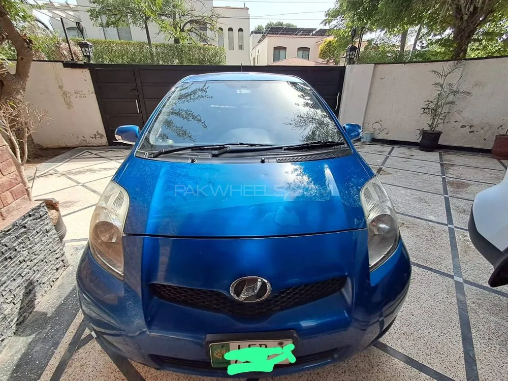 Toyota Vitz 2010 for Sale in Lahore Image-1