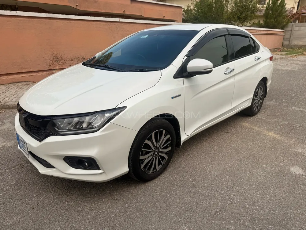 Honda Grace Hybrid 2018 for Sale in Islamabad Image-1