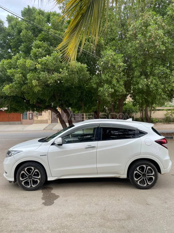 Honda Vezel 2015 for Sale in Karachi Image-1