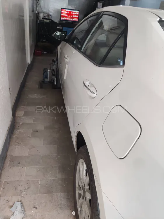 Toyota Corolla 2015 for Sale in Karachi Image-1
