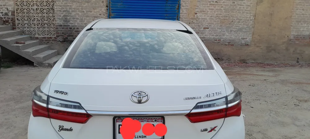 Toyota Corolla 2021 for Sale in Larkana Image-1