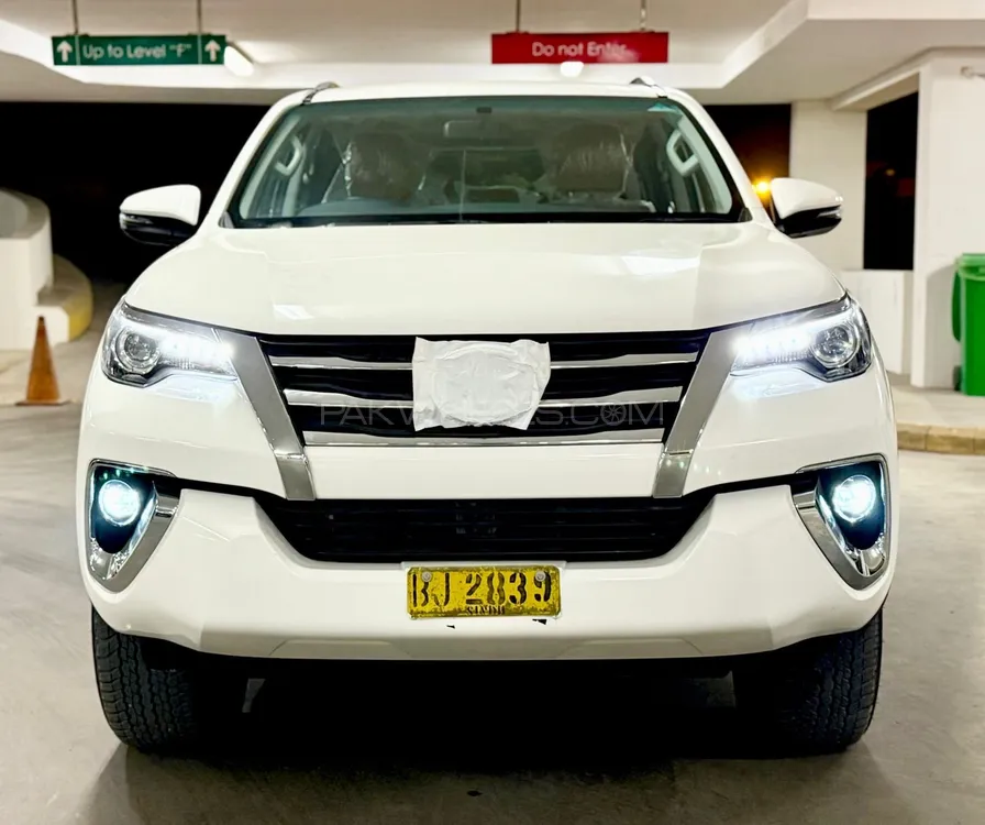 Toyota Fortuner 2021 for Sale in Karachi Image-1