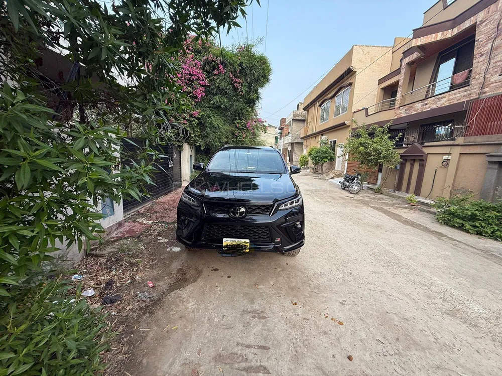 Toyota Fortuner 2024 for Sale in Lahore Image-1