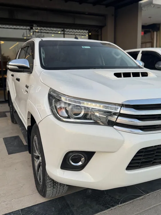 Toyota Hilux 2016 for Sale in Islamabad Image-1