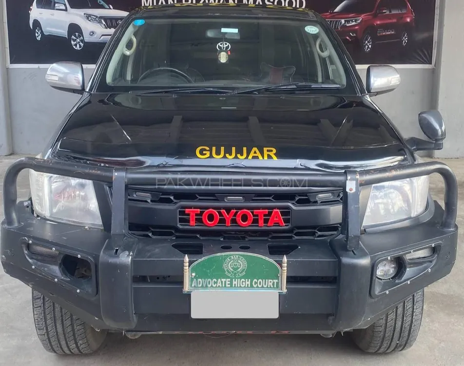 Toyota Hilux 2013 for Sale in Gujranwala Image-1
