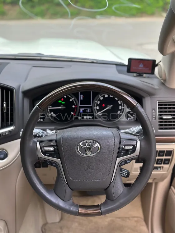 Toyota Land Cruiser 2020 for Sale in Lahore Toyota Land Cruiser 2020 for Sale in Lahore Image-10