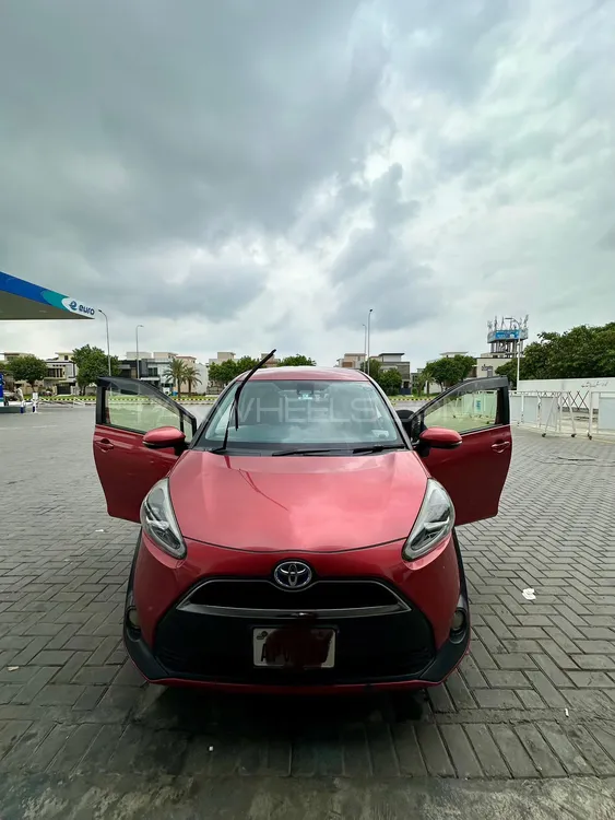 Toyota Sienta 2021 for Sale in Lahore Image-1