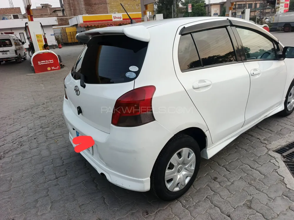 Toyota Vitz 2010 for Sale in Peshawar Image-1