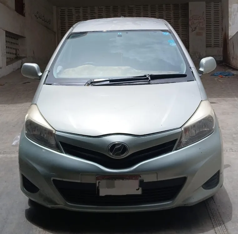 Toyota Vitz 2012 for Sale in Karachi Image-1