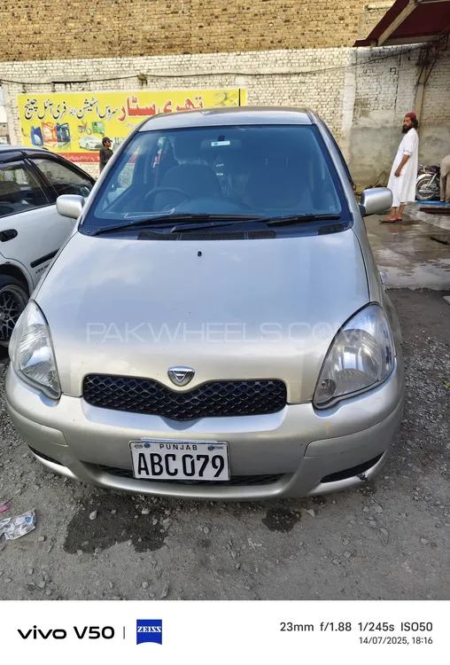 Toyota Vitz 2004 for Sale in Peshawar Image-1