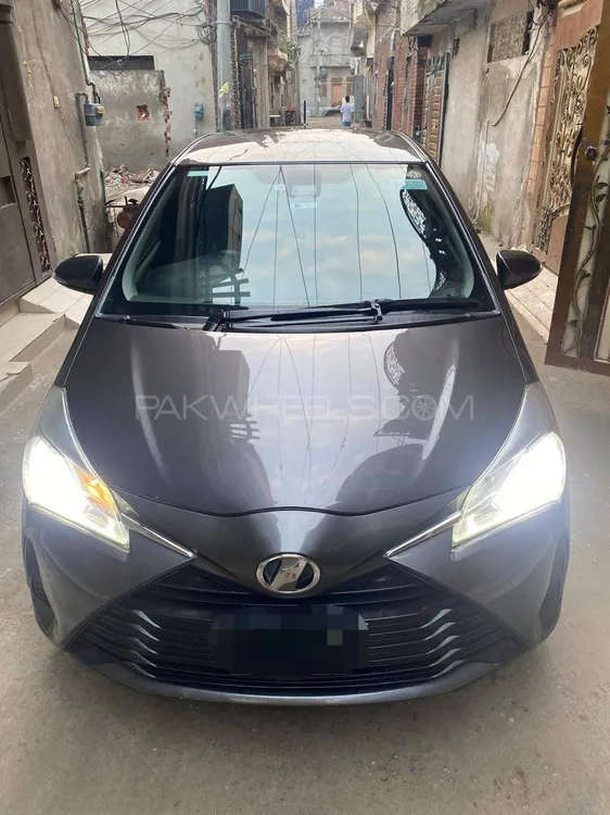 Toyota Vitz 2017 for Sale in Lahore Image-1
