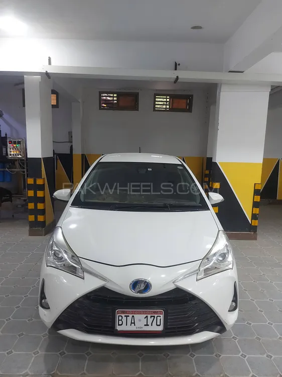 Toyota Vitz 2017 for Sale in Karachi Image-1