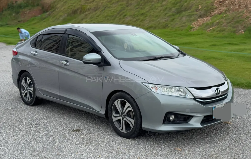 Honda Grace Hybrid 2015 for Sale in Islamabad Image-1