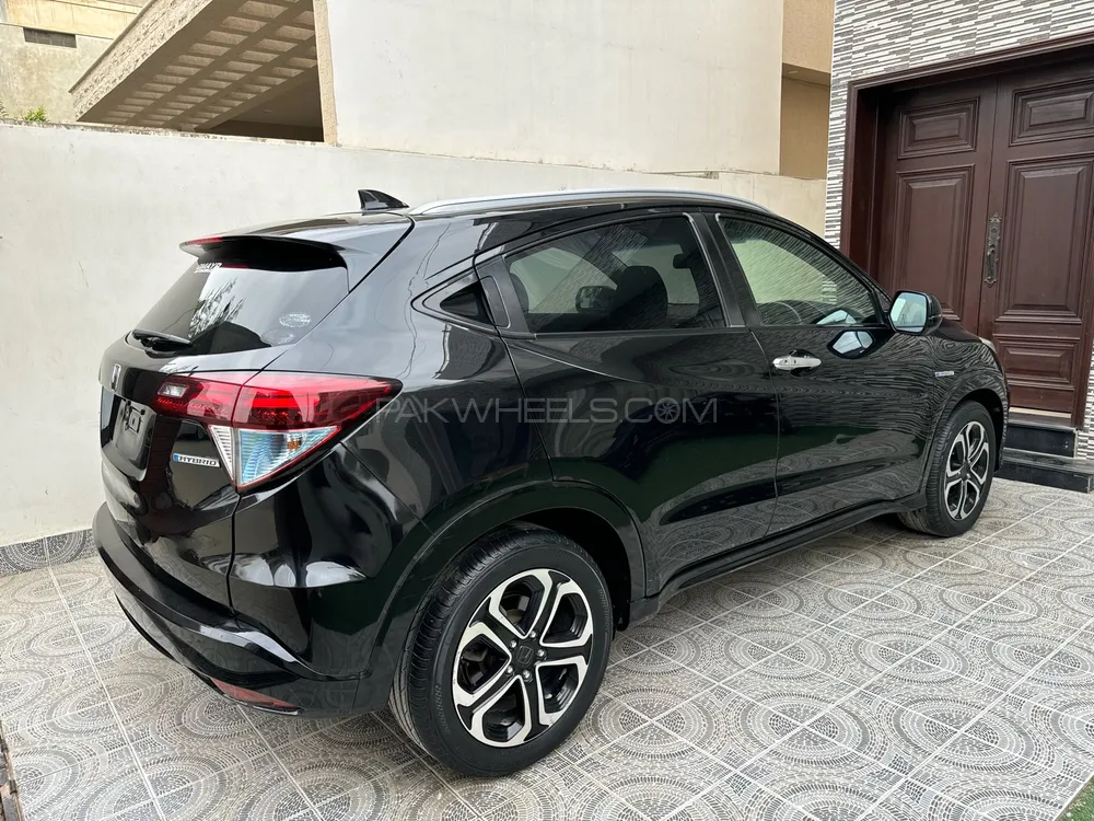 Honda Vezel 2015 for Sale in Karachi Image-1
