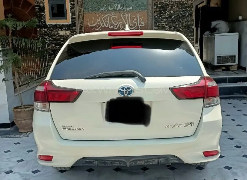 Toyota Corolla Fielder 2016 for Sale in Peshawar Image-1