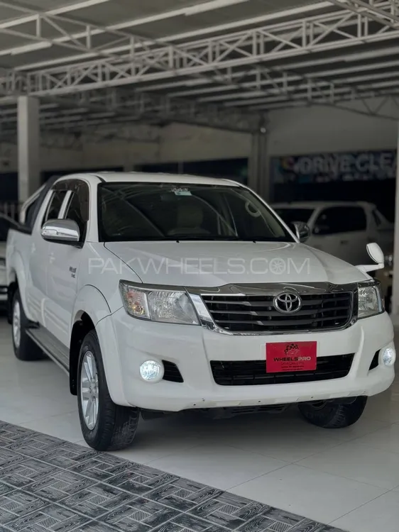Toyota Hilux 2016 for Sale in Peshawar Image-1