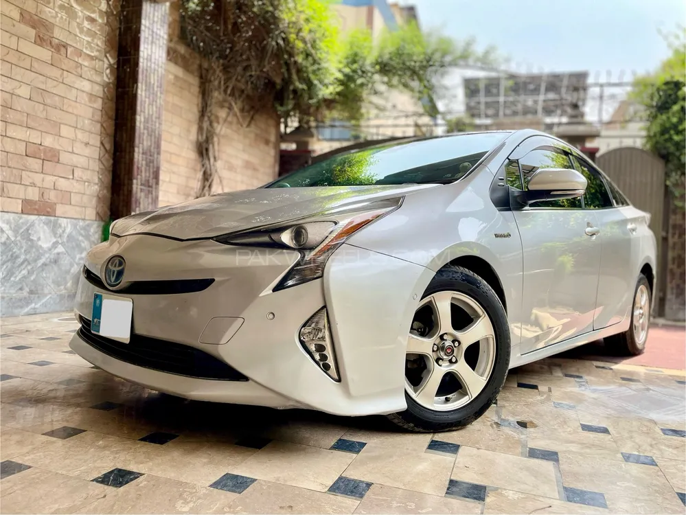 ٹویوٹا پریوس 2016 for Sale in پشاور Image-1