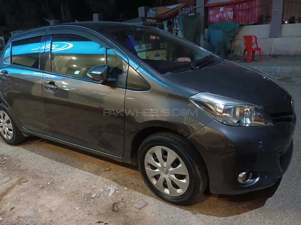 Toyota Vitz 2012 for Sale in Karachi Image-1