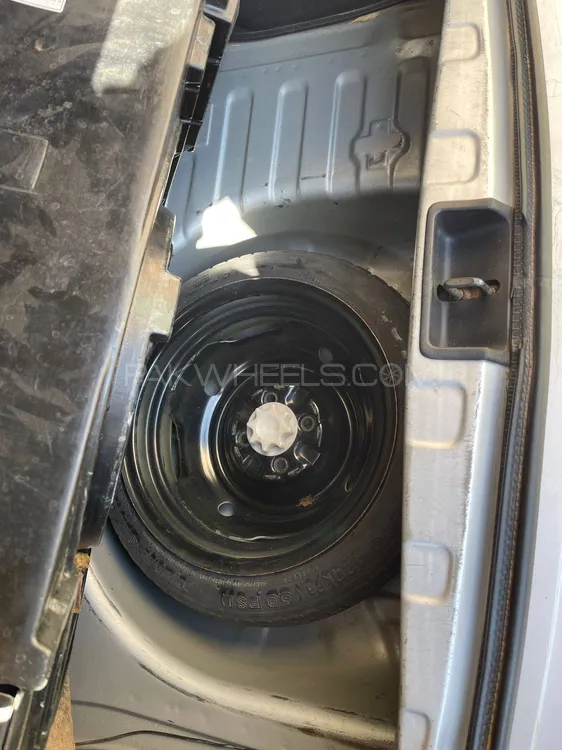 Toyota Vitz 2004 for Sale in Nowshera Image-1
