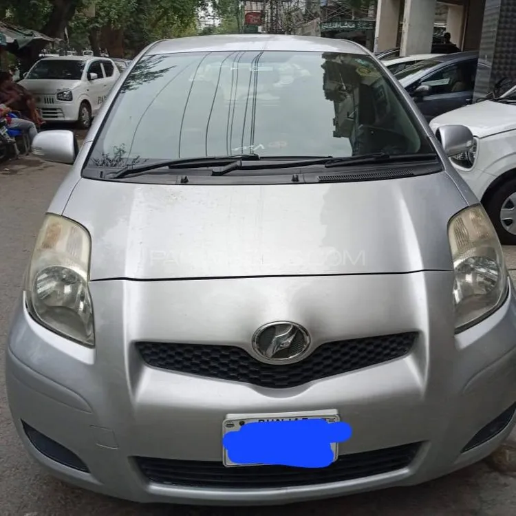 Toyota Vitz 2010 for Sale in Lahore Image-1
