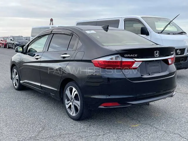 Honda Grace Hybrid 2016 for Sale in Islamabad Image-1