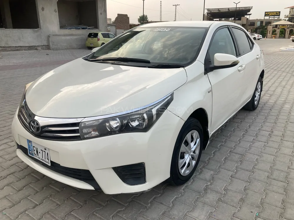Toyota Corolla 2015 for Sale in Peshawar Image-1