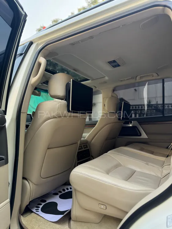 Toyota Land Cruiser 2017 for Sale in Islamabad Toyota Land Cruiser 2017 for Sale in Islamabad Image-10