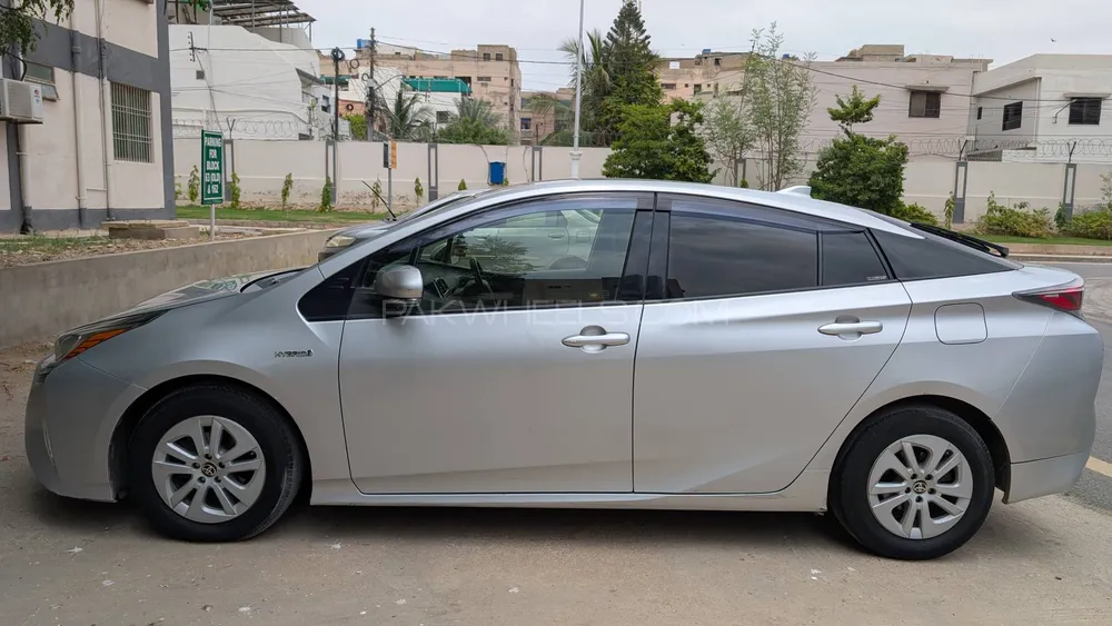 Toyota Prius 2018 for Sale in Karachi Image-1