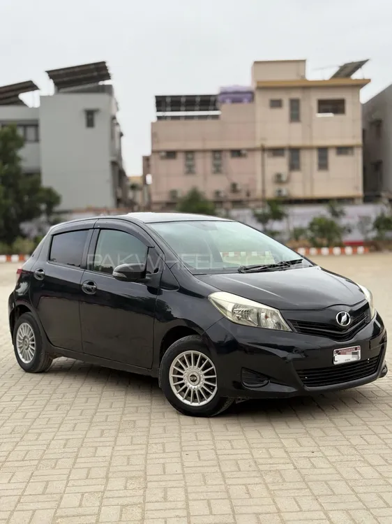 Toyota Vitz 2014 for Sale in Karachi Image-1