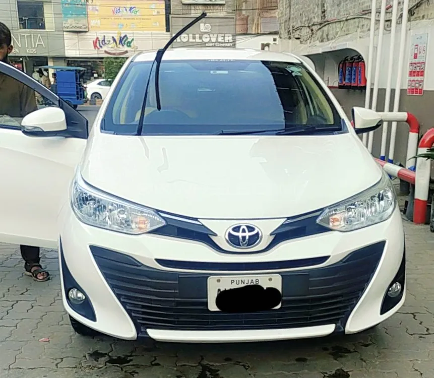 Toyota Yaris Sedan 2022 for Sale in Lahore Image-1