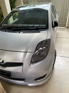 Toyota Vitz F 1.0 2010