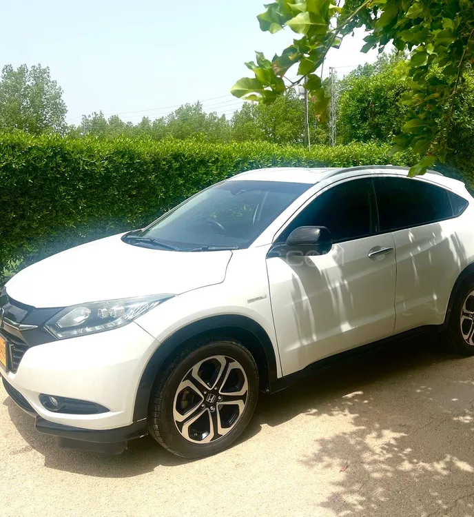 Honda Vezel 2015 for Sale in Karachi Image-1