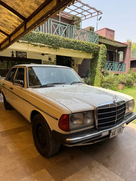 Mercedes Benz E Class 1982 for Sale in Peshawar Image-1