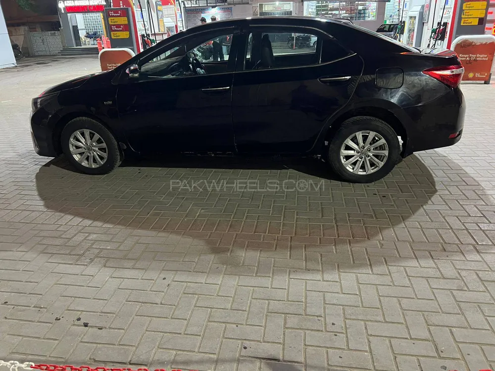 Toyota Corolla 2017 for Sale in Karachi Image-1