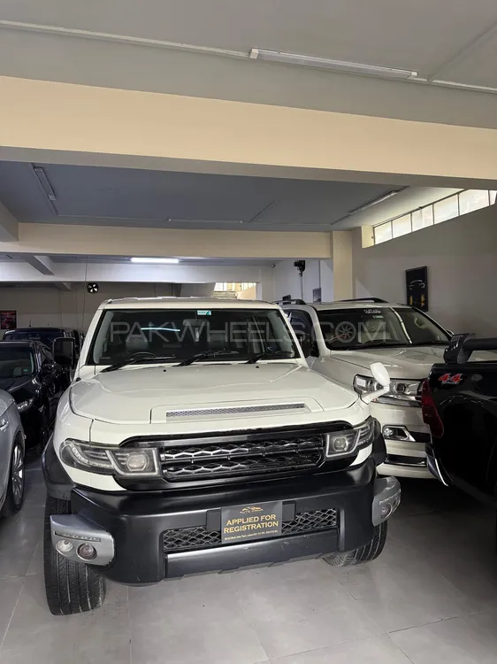 Toyota Fj Cruiser 2011 for Sale in Lahore Image-1