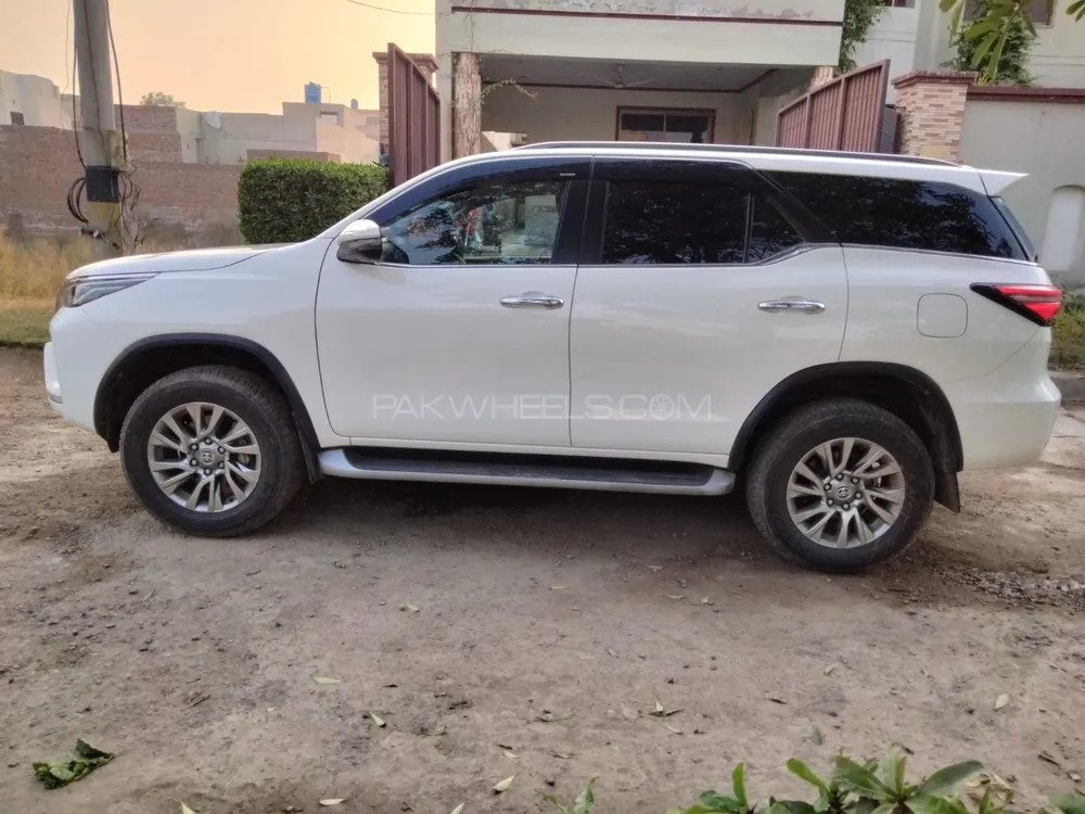 Toyota Fortuner 2021 for Sale in Faisalabad Image-1