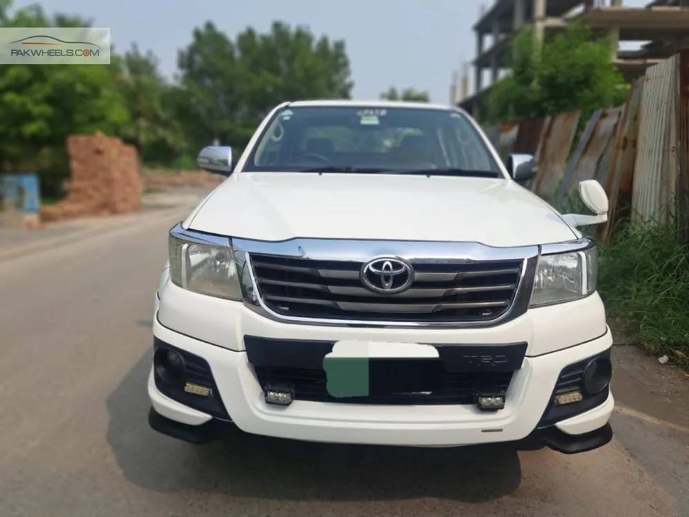 Toyota Hilux 2016 for Sale in Faisalabad Image-1