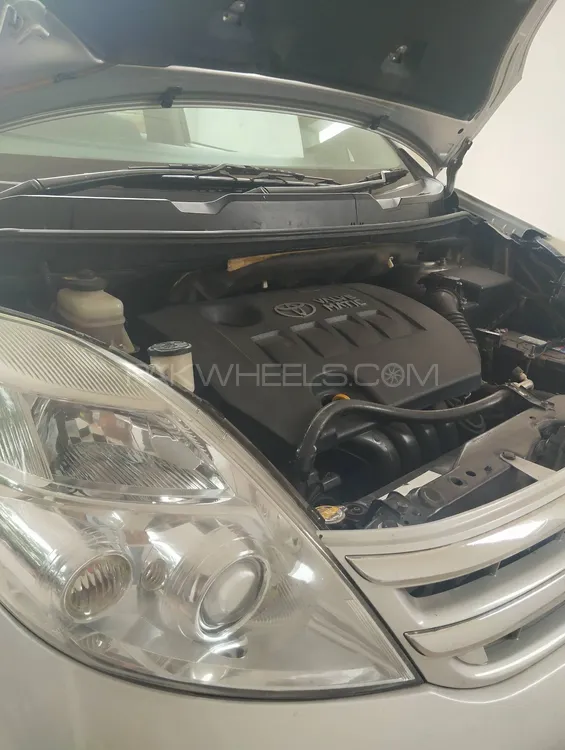 Toyota ISIS 2010 for Sale in Islamabad Image-1