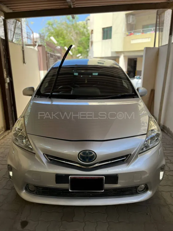 Toyota Prius Alpha 2014 for Sale in Karachi Image-1